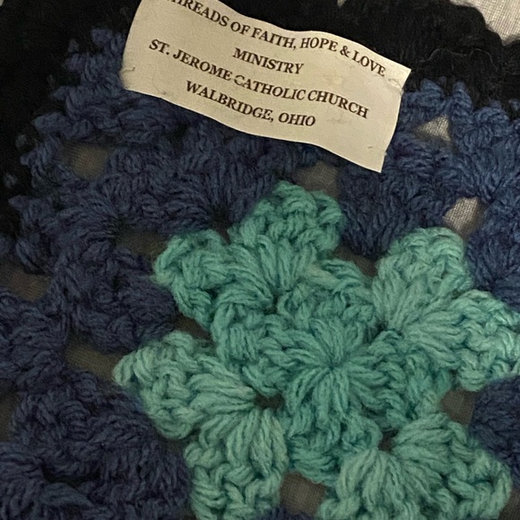 Granny Square Lap Blanket Afghan in beautiful preowned condition - Picture 5 of 5